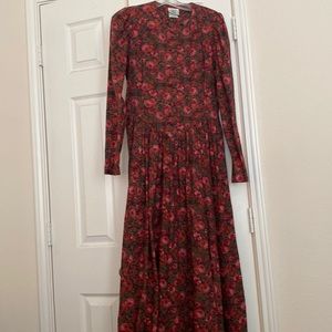 Vintage Laura Ashley Size 8 rose print dress with v waist and fabric buttons